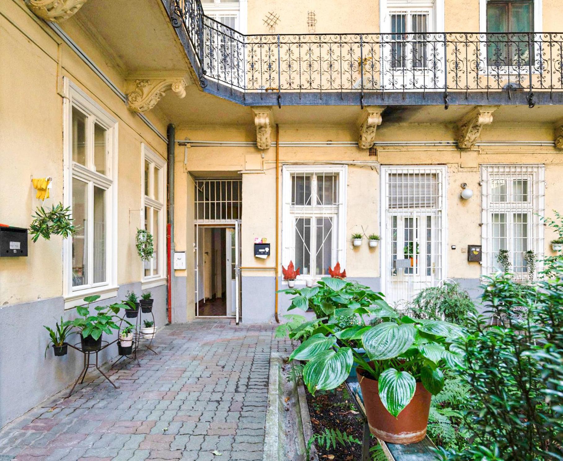 Secret Garden Apartment - Free Parking, Budapest